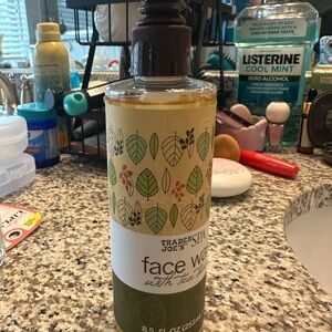 Trader Joe's Green Face Wash with Tea Tree - Green